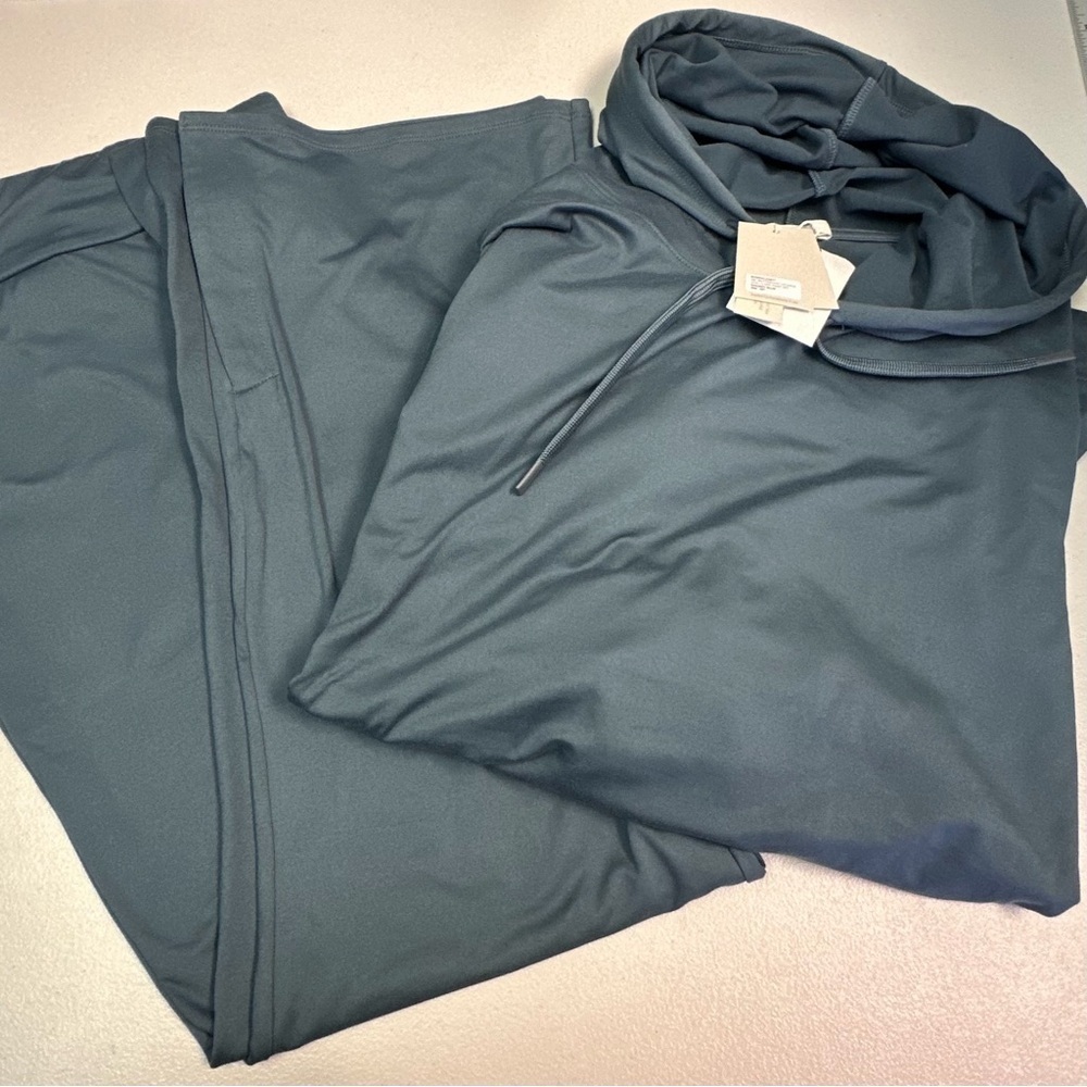 Barefoot Dreams Malibu Butterchic
Hoodie & Flare Pant Set Smokey Blue
3XP Plus